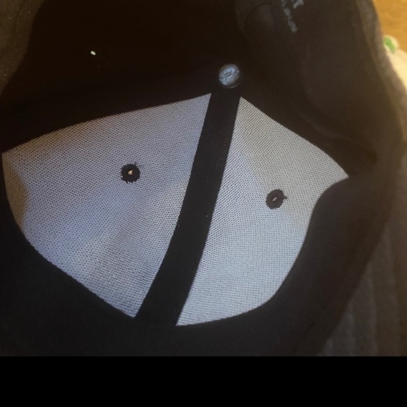 Under Armour Hat‎ - Picture 6 of 7